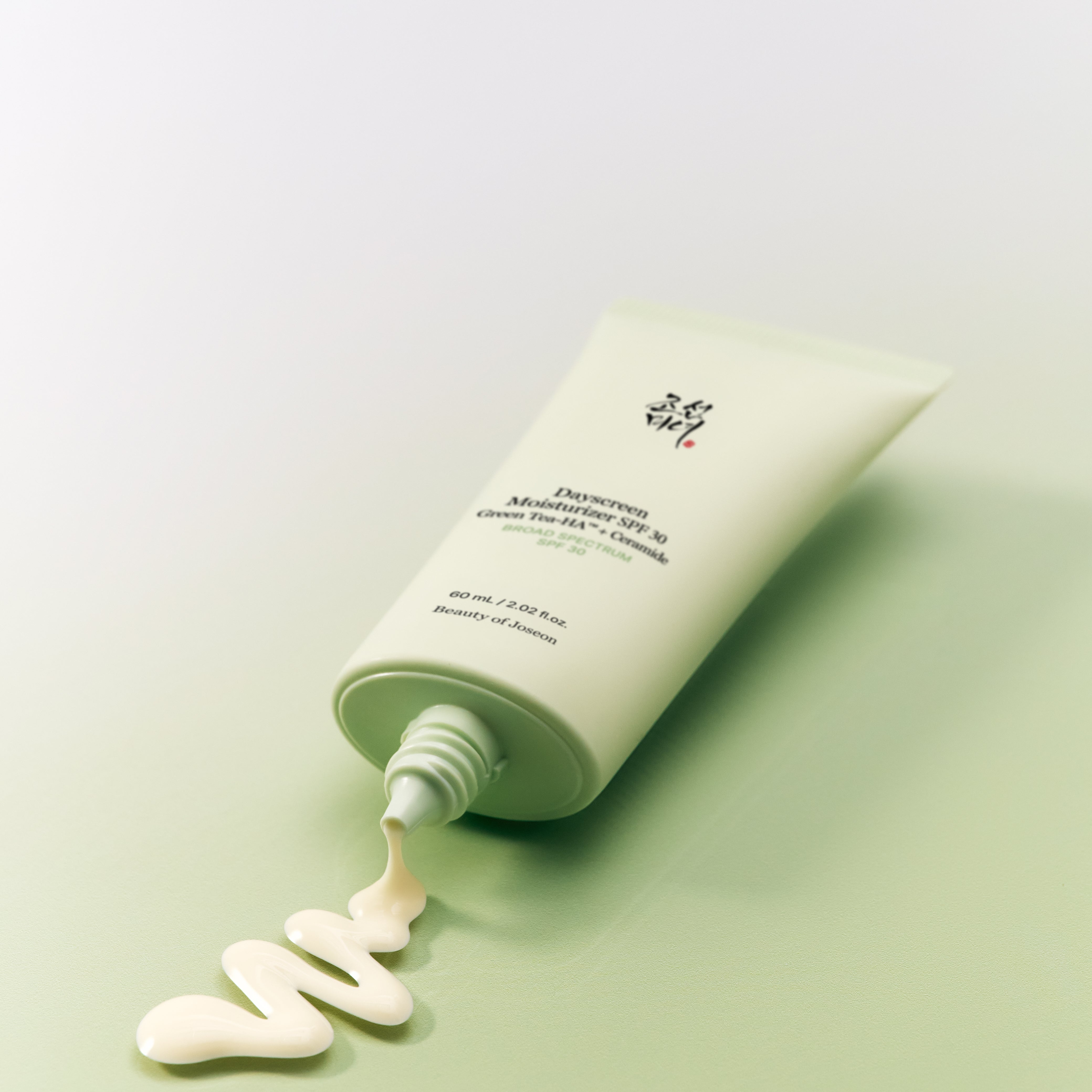 Meet Our Weightless, Traceless Dayscreen Moisturizer SPF 30